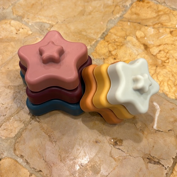 Stacking silicon earth tone star tower - Picture 4 of 7